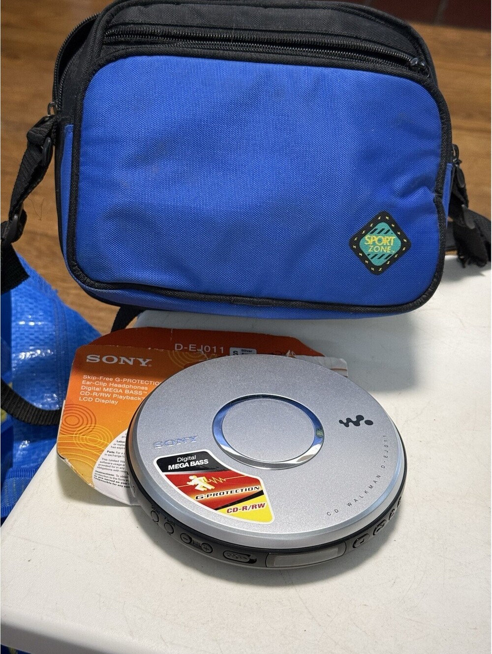 Sony Walkman D-EJ011 Portable CD Player Silver Mega Bass G-Protection Tested W/b